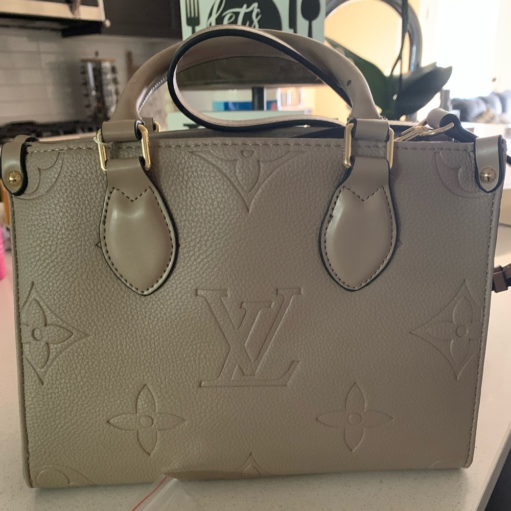 Louis Vuitton On The Go MM purse